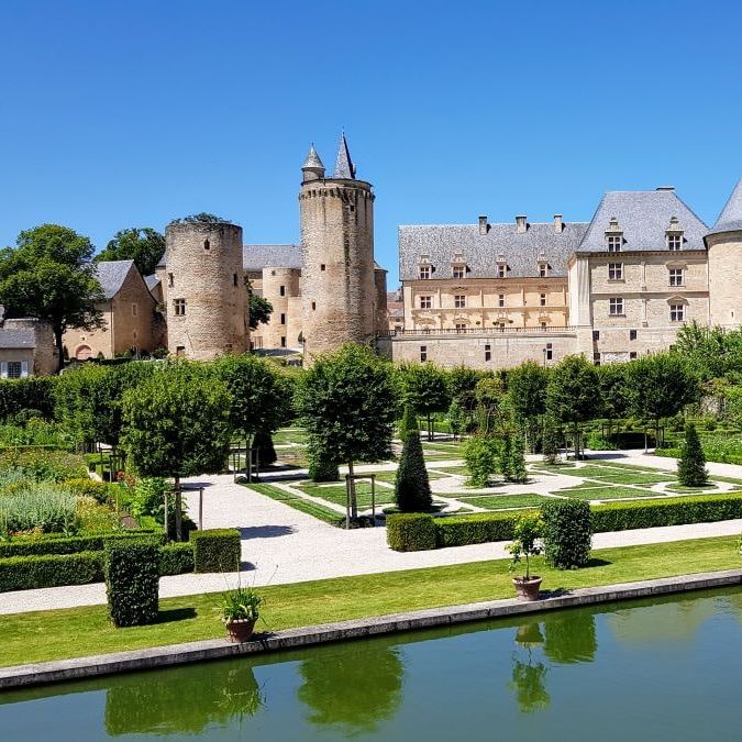 Le château de Bournazel et son jardin en Aveyron. Le château de Bournazel et son jardin en Aveyron.