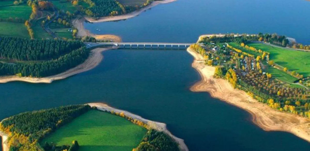 Lac de Pareloup en Aveyron.