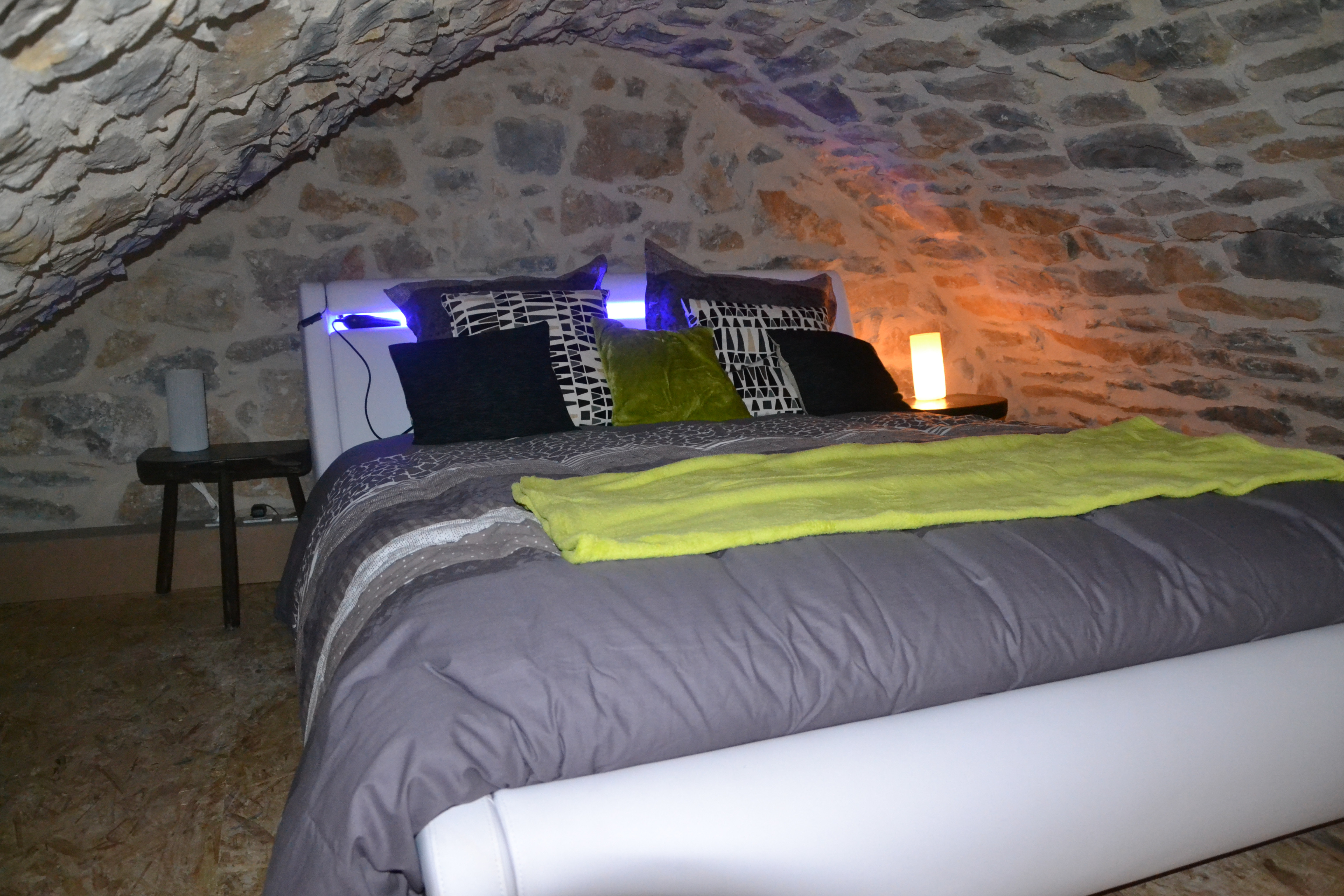 Loft Cocoon Spa Soleilo Chambre Avec Jacuzzi Gorgesdutarn Aveyron Lozere Dsc 0141
