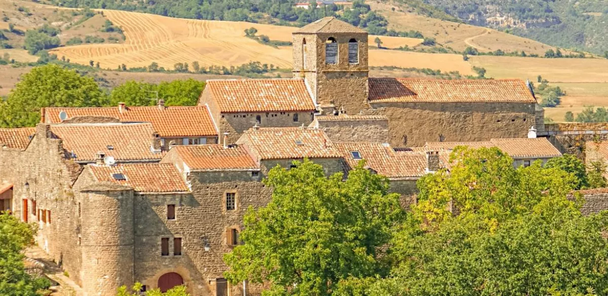 Village templier de Saint-Jean d’Alcas sur les Grands causses, Pays de Roquefort.