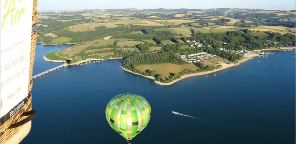 Vol en montgolfière au dessus du département de l'Aveyron.