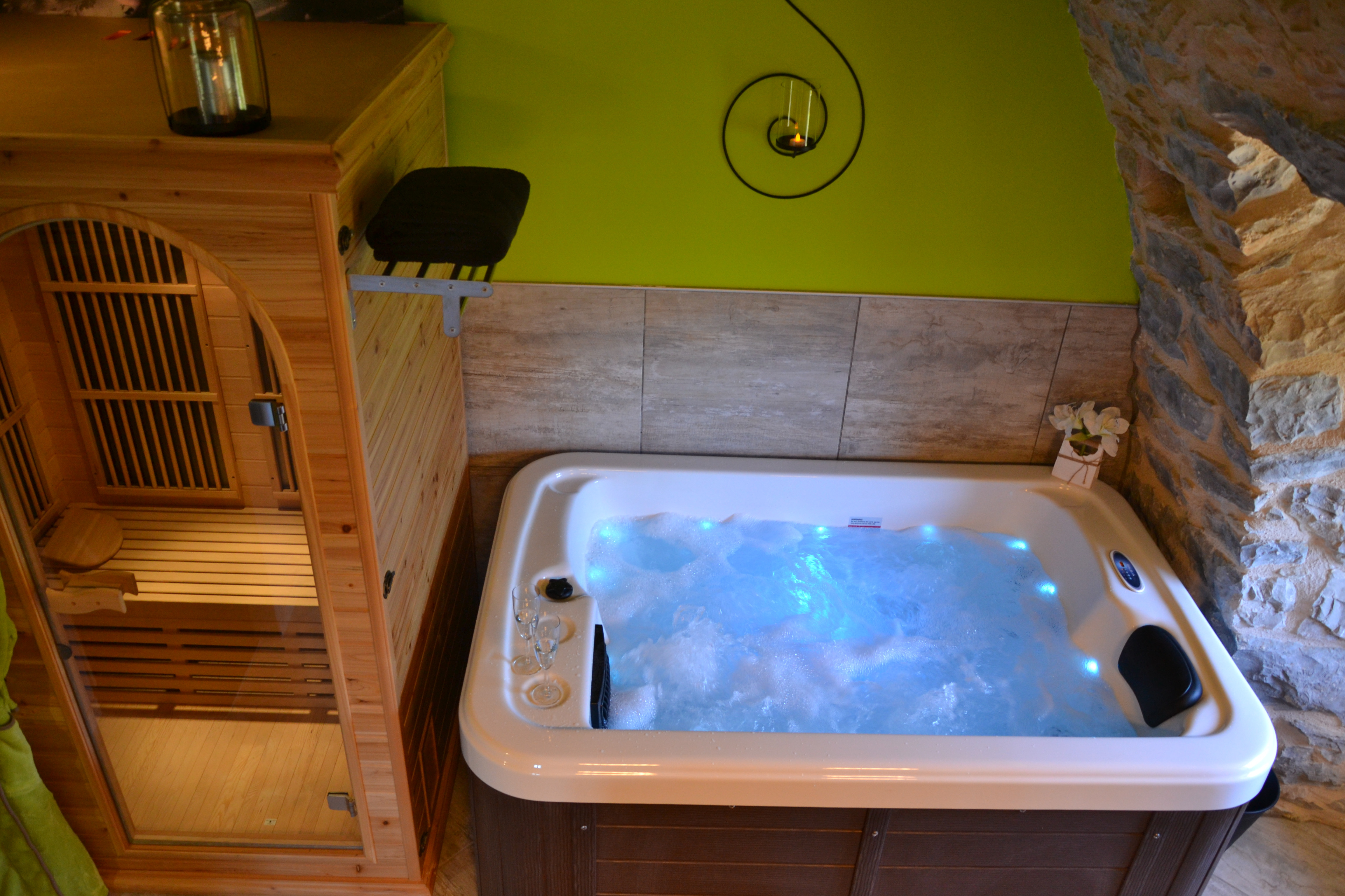 Loft Cocoon Spa Soleilo Chambre Avec Jacuzzi Gorgesdutarn Aveyron Lozere Dsc 0247